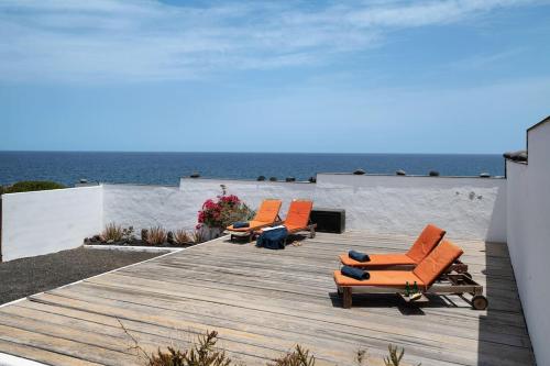 Playa Marina Ocean View Eco Bungalow in Tabayesco