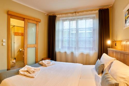 1 queen bed