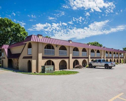 Econo Lodge Urbandale - Northwest Des Moines thumb 2