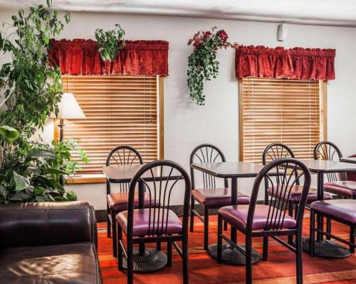 Econo Lodge Urbandale - Northwest Des Moines thumb 4