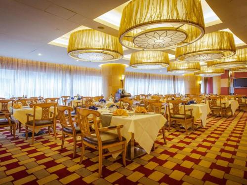 Wuhan Premier Mayflowers Hotel – Wuhan, OH