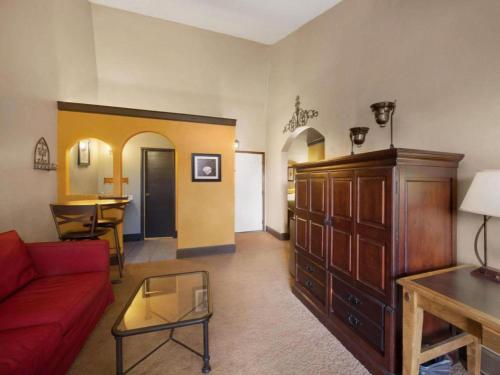 Ramada by Wyndham Monument – Monument, CO