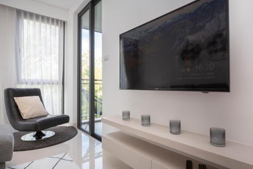 Cassia 1BR City View apt by NLA - Tap to explore photos