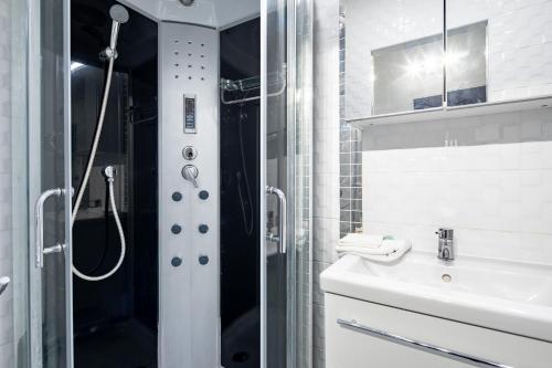 Central - Quiet Aparment - image 5