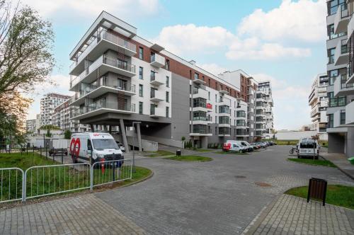 Funkcjonalny Apartament Smart TV & WiFi by Noclegi Renters - image 2