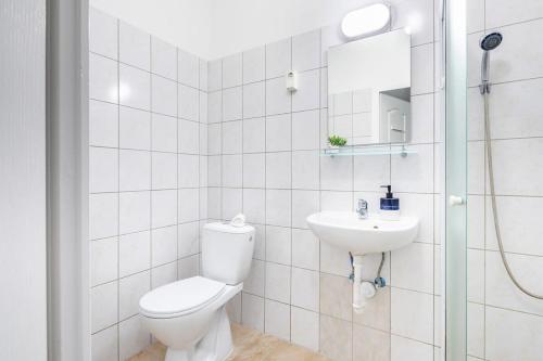 Central NEW Studio - Simple Stay - image 2