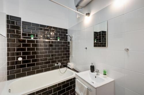 Central - NEW - Modern - image 6