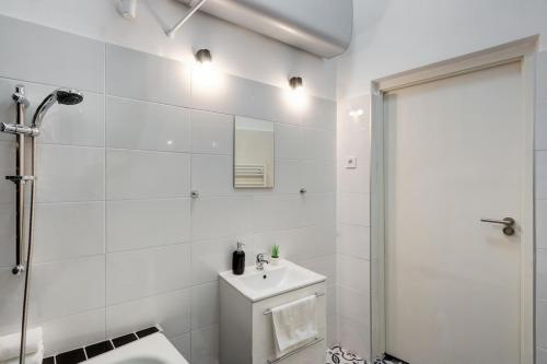 Central - NEW - Modern - image 11