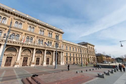Central - NEW - Modern - image 2