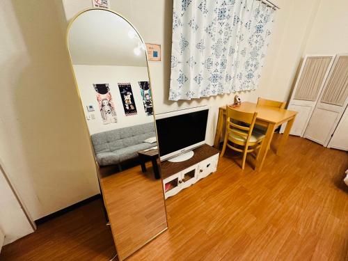 211gblhouse,難波,道頓堀,黒門市場など主要観光地へすぐの好立地usjへもすぐ!駅から1分のおしゃれなお部屋! - Tap to explore photos