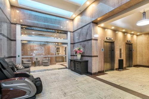 Spacious 4BR Luxury Condo Steps to French Quarter - 편의 시설/서비스