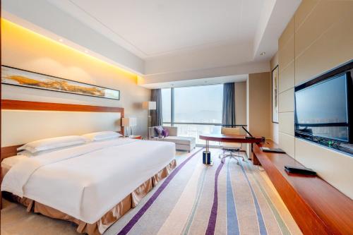 596277924 Crowne Plaza Wuxi Taihu by IHG