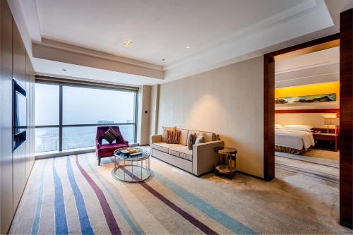 596278073 Crowne Plaza Wuxi Taihu by IHG