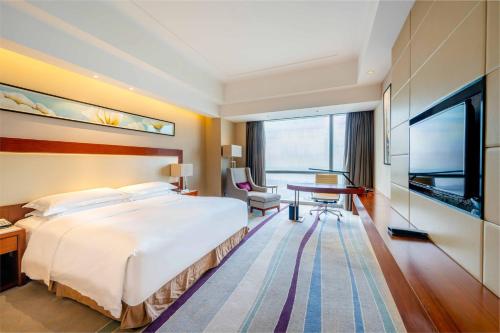 596278386 Crowne Plaza Wuxi Taihu by IHG