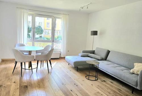 Bright, comfy flat, top location - Tap to explore photos