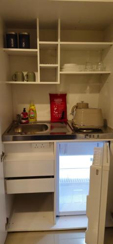 En-suites Suites - Leeds City Retreat with Kitchenette- LGI Hospital- Free 5G WIFI & Netflix- University - Contractors - Short Stays, Leeds (Foto 7)