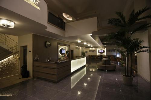 大堂, Hotel La Bella in 阿拉塞希爾