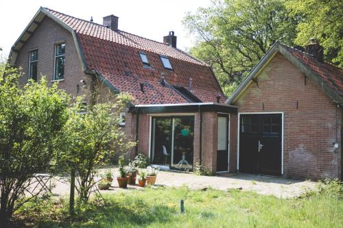 Knusse retreat midden op de Veluwe in มิคเคเลนเบิร์ก