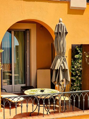 596313272 Hôtel La Pérouse Nice Baie des Anges