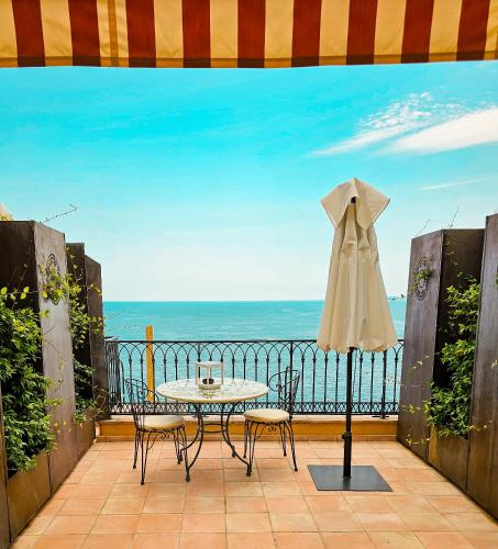 596314049 Hôtel La Pérouse Nice Baie des Anges