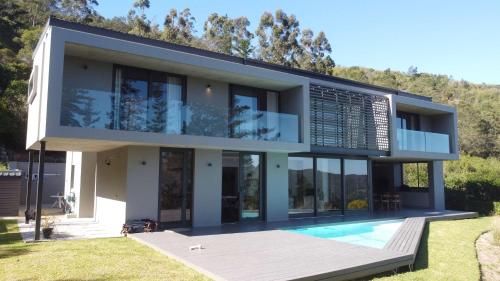 Villa Emeraude - Luxe 4BD Simola Estate Golf & Pool in ซิโมลา กอล์ฟ แอนด์ คันทรี เอสเตท