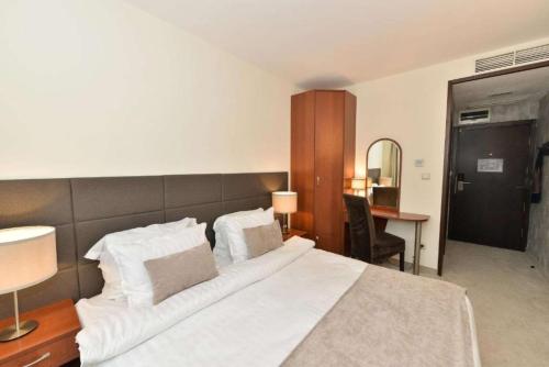 Best Western Art Plaza Hotel - main image