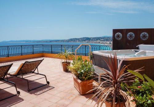 596316861 Hôtel La Pérouse Nice Baie des Anges