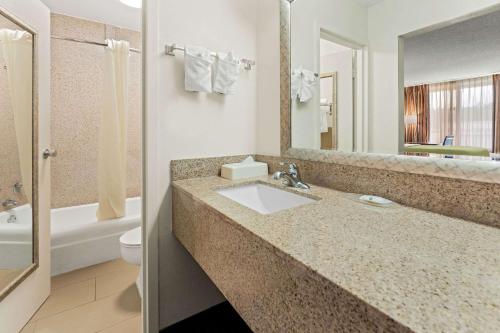Double Room with Two Double Beds - Smoking