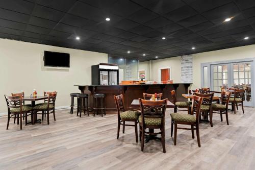 Quality Inn Americus - image 8
