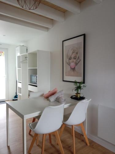 Facilities, "Studiocaroline44", 2 studios entre la ville et la mer, parking, cuisine, moins de 15min de l'aeropo in Bouaye