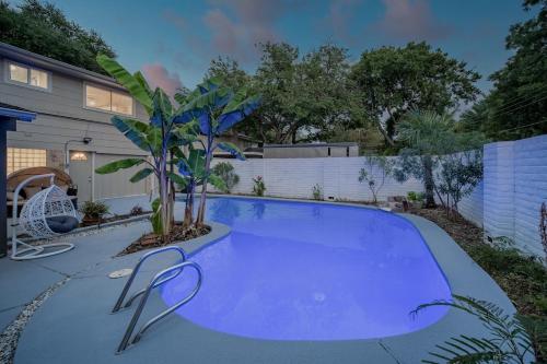 5Br 2 5Baths with a Private Pool and Cinema Dallas in Dallas, USA