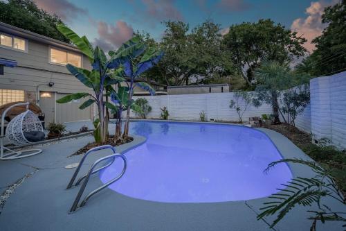 Stunning 5BR 2BA Holiday Home with Private Pool and Cinema, Rockwall