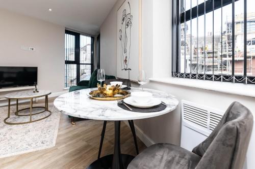 Stylish City Centre Flat - Walk to Trinity & Station, Leeds (photo 6)