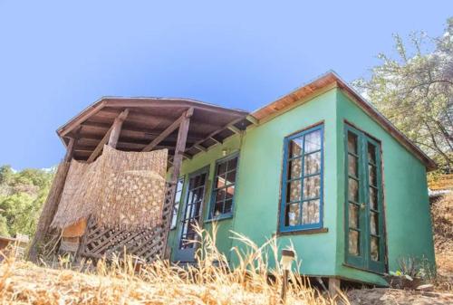 Backpackers Dream with detached bathroom, private trails and creek! in Topanga Park, USA