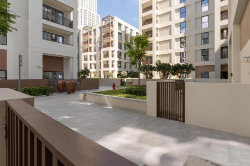 Elegant 1BR Apart with Beach Access in Dubai Creek, Dubái (foto 5)