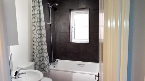 Fürdőszoba, 3 bed house Market Deeping - Peterborough, Stamford, Spalding in Market Deeping