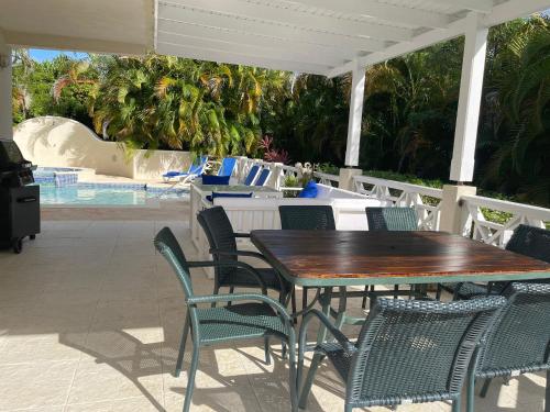 Holland Park Barbados in Santo Peter