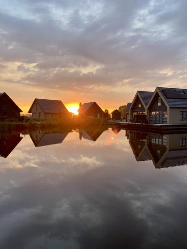 Spacious Waterfront Family Gem