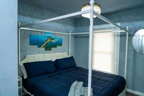 Spacious 5BR, Game Room, 5 Mins to Falls in Niagara Falls, USA