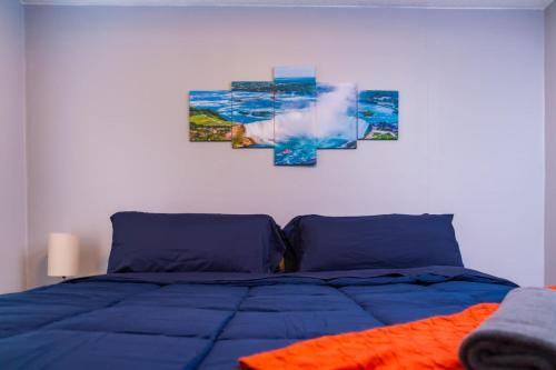 Two Homes, 5 Min to Falls, Sleeps 20, 4 Min Apart in Niagara Falls, USA