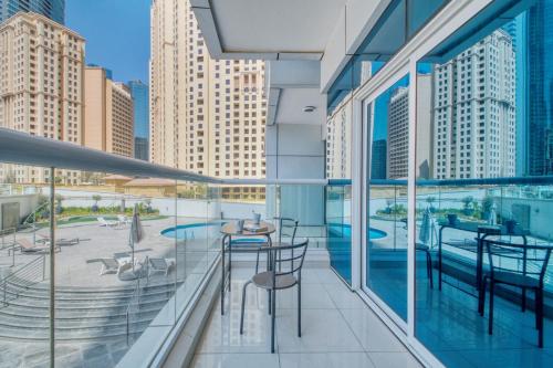 ShoresInn - Artistic Retreat in Dubai Marina, Dubaj