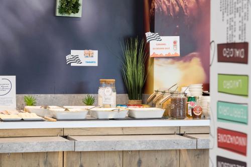 Hotel ibis Rennes Centre Gare Sud - image 2