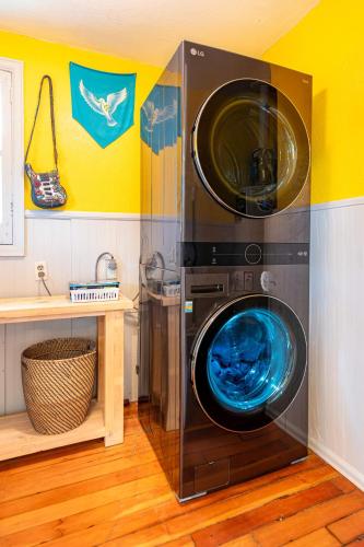 Private Bungalow with Kids Playset in Regis