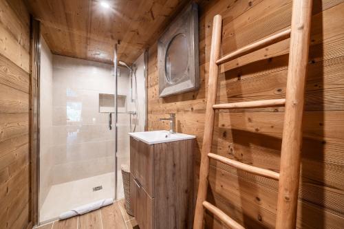 Doccia, Chalet Le Soli Morzine - by EMERALD STAY in Les Fys