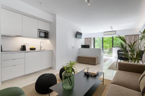 Momo Suites, Acropolis by Aura Homes, Atény