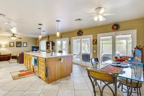 Quiet Sun City West Home - Near Surprise Stadium! in ซันซิตี้
