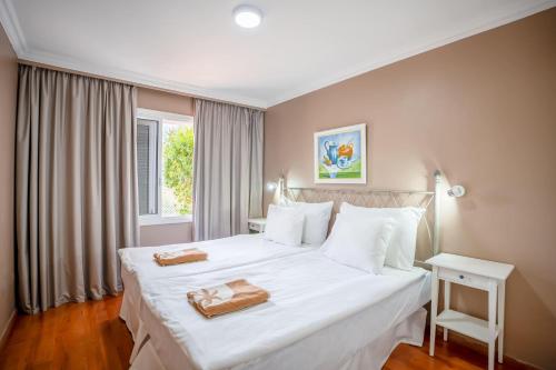 Coral La Quinta Park Suites Room Type - Studio Bungalow