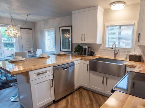 Cozy and Stylishly-Walk To The Beach - Sleeps 5 in Grayland