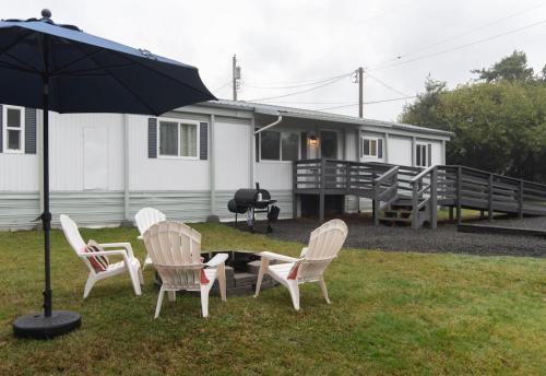 Cozy and Stylishly-Walk To The Beach - Sleeps 5 in Grayland