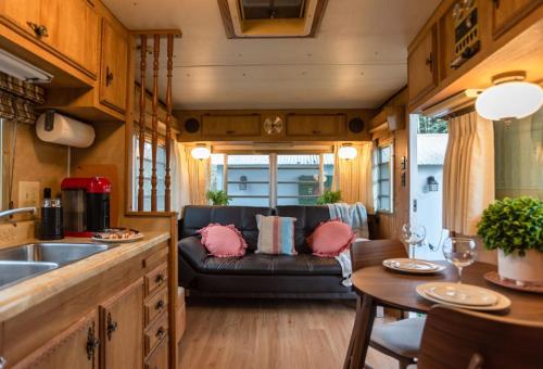 Beach Get Away Fabulous Vintage Trailer in Grayland